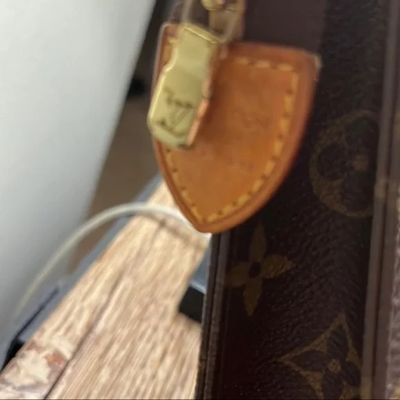Authentic Louis Vuitton Make-up Bag - Picture 5 of 7
